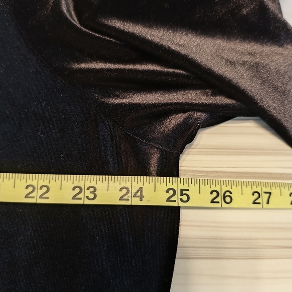 Lily Firmiana Sz 4X  Black Velvet Gothic Vneck tunic top Stretchy - Picture 6 of 7